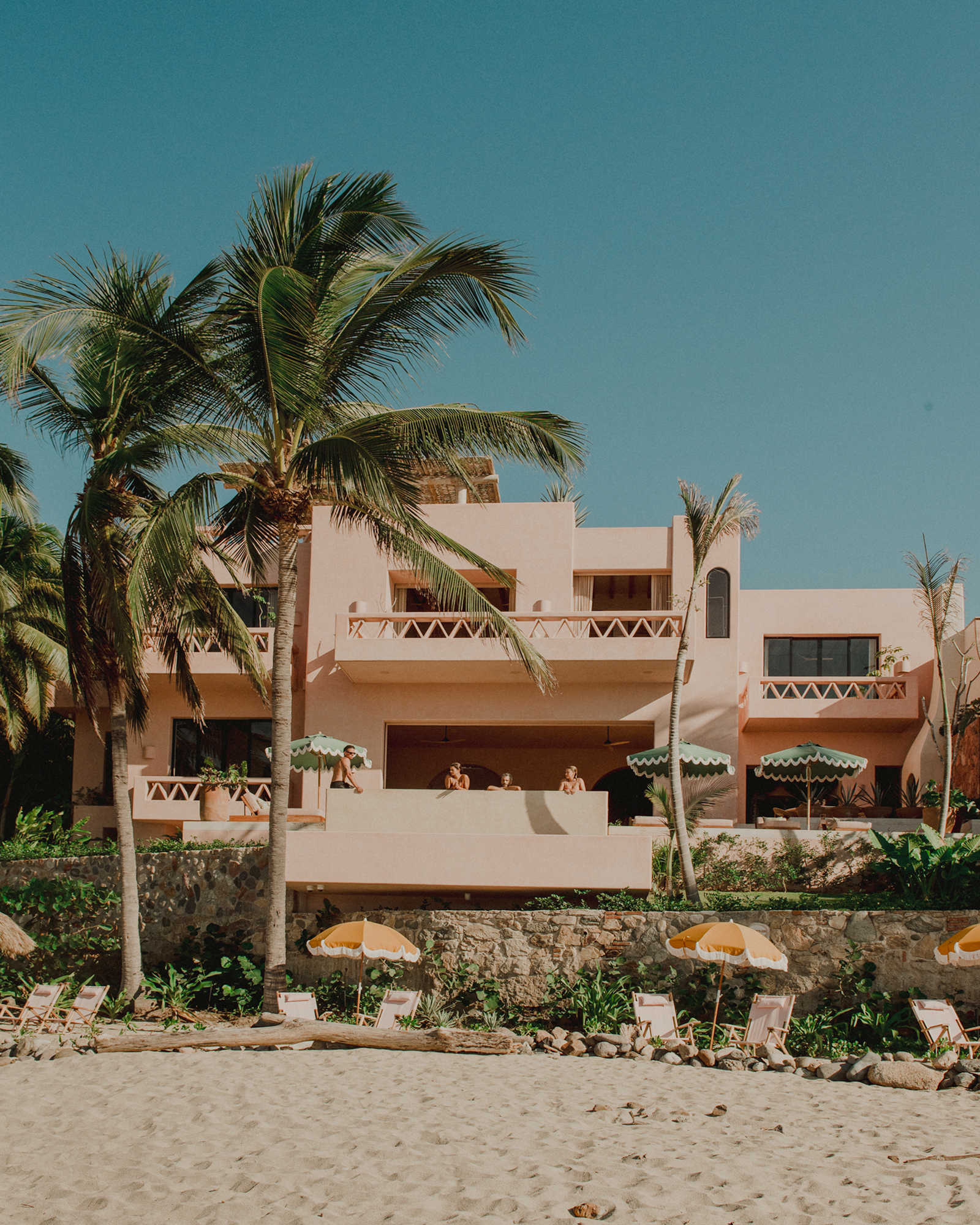 casa-rosada_villa_sayulita-mexico_exterior-facade-jacuzzi.jpg