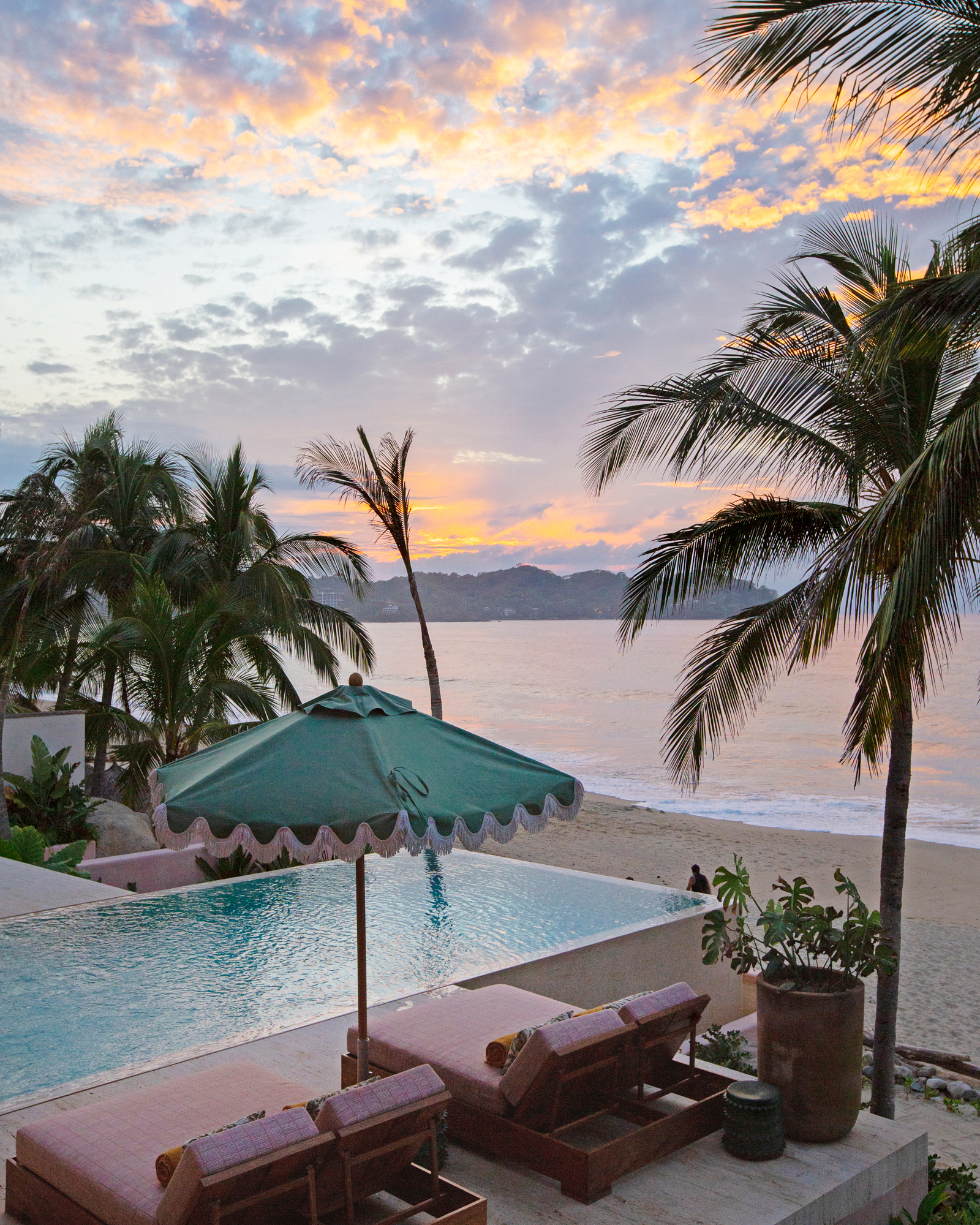 casa-rosada_villa_sayulita-mexico_exterior-pool-beach.jpg