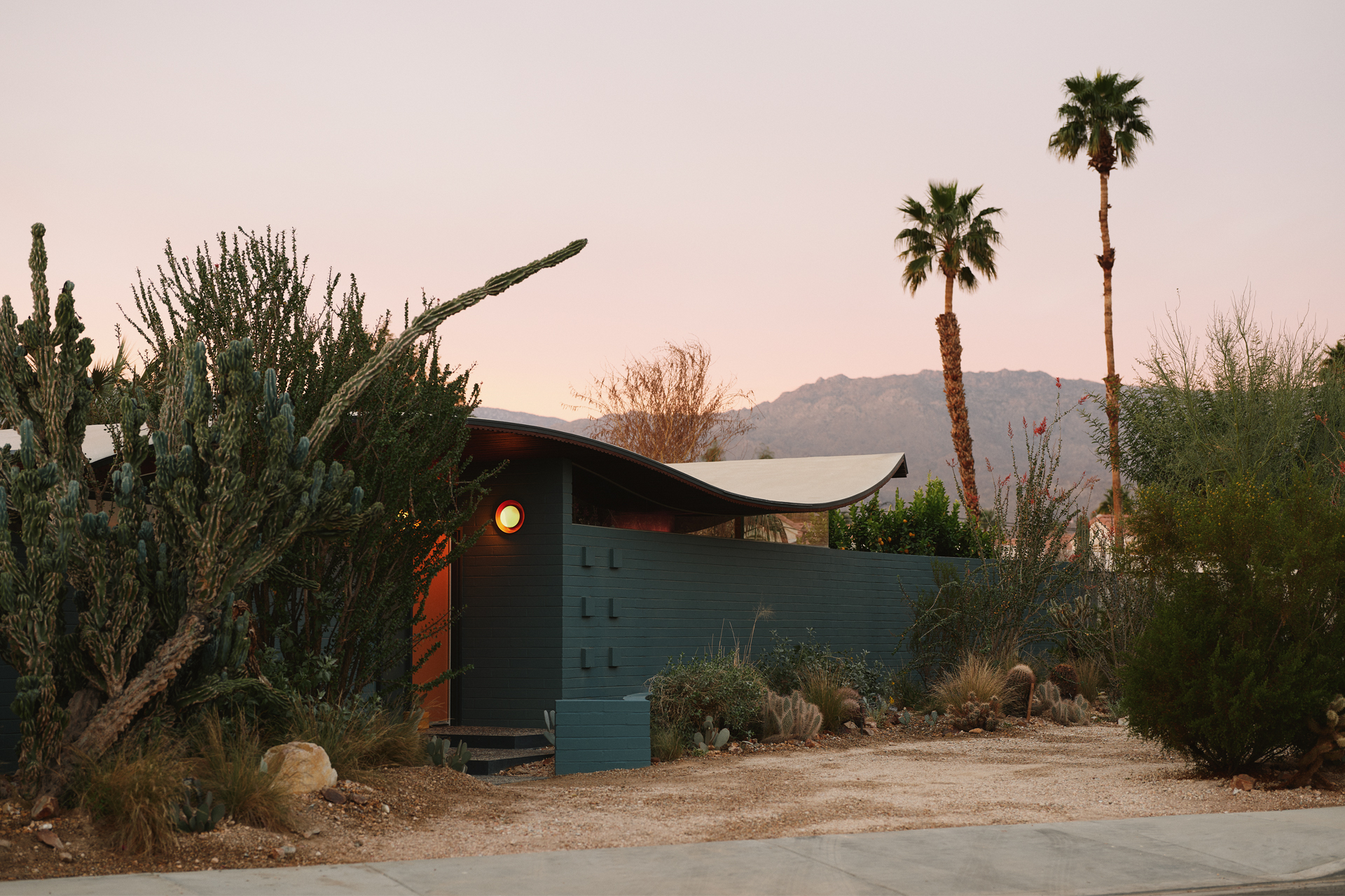 DWRXBoutique_house_Palm-Desert_California_exterior-house.jpg