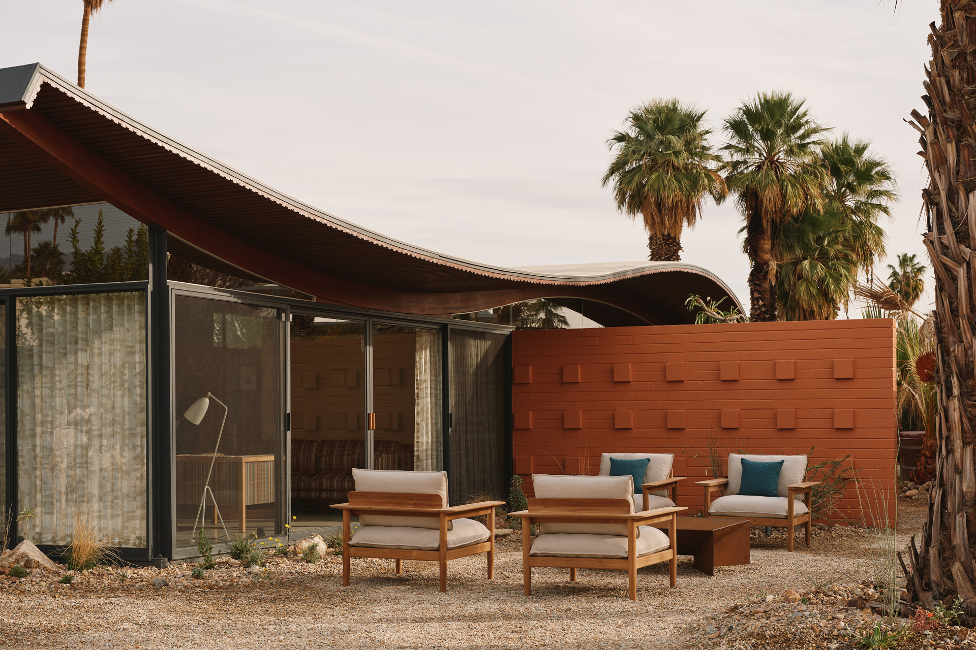 DWRXBoutique_house_Palm-Desert_California_outdoor-sitting.jpg
